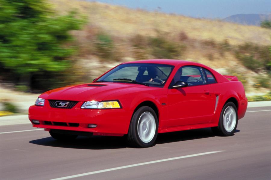  Ford Mustang GT 1999 года  (фото 18 из 47)